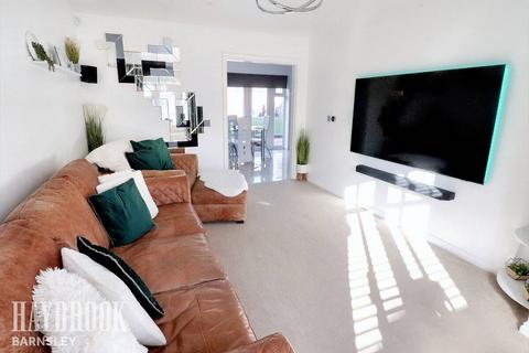 4 bedroom detached house for sale, Moorland Court, Lundwood