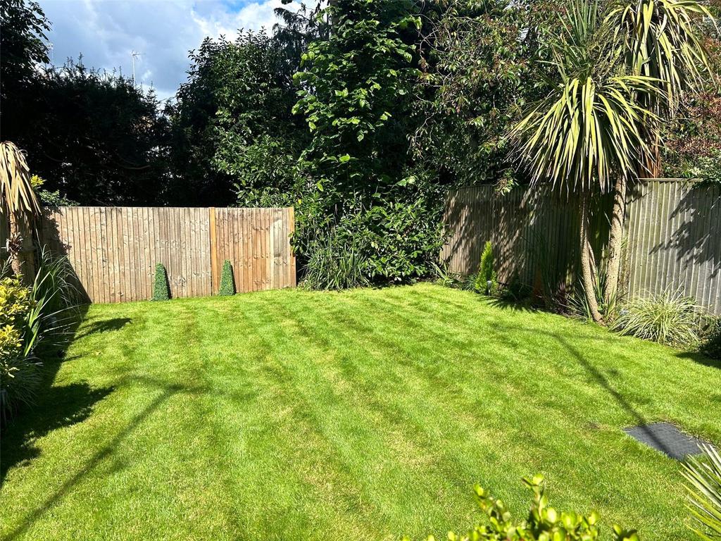 Pendenza, Cobham, Surrey, KT11 4 bed link detached house for sale £