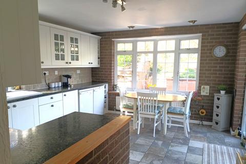 4 bedroom link detached house for sale, Whittington Close, Hythe