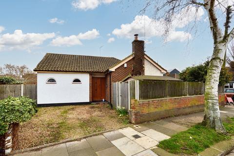 2 bedroom detached bungalow for sale, North Crescent, Southend-On-Sea, SS2