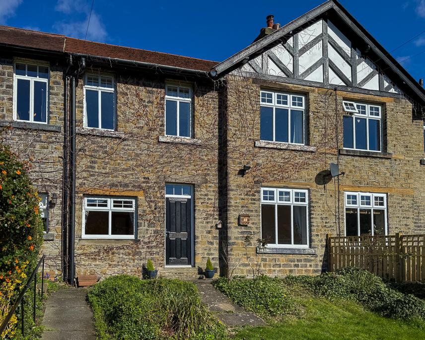 Lumb Lane, Huddersfield HD4 3 bed townhouse for sale £300,000