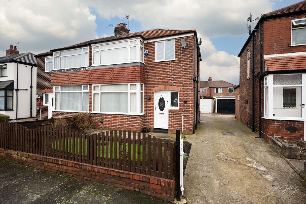 Beverley Road, Offerton, Stockport... 3 bed semidetached house for