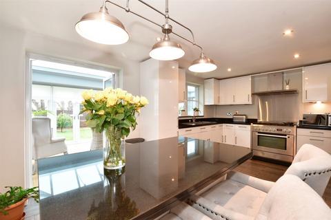 41 Bancroft Chase, Hornchurch, RM12 4DP