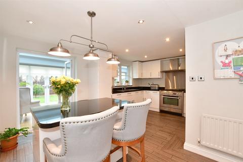 41 Bancroft Chase, Hornchurch, RM12 4DP