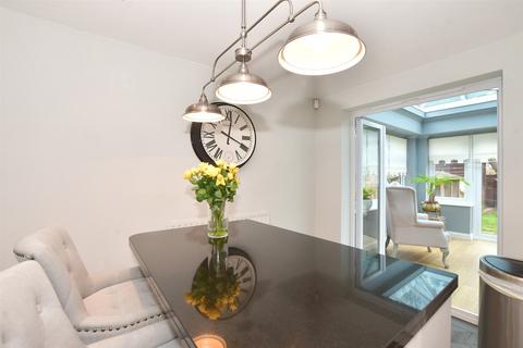 41 Bancroft Chase, Hornchurch, RM12 4DP