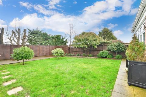 41 Bancroft Chase, Hornchurch, RM12 4DP