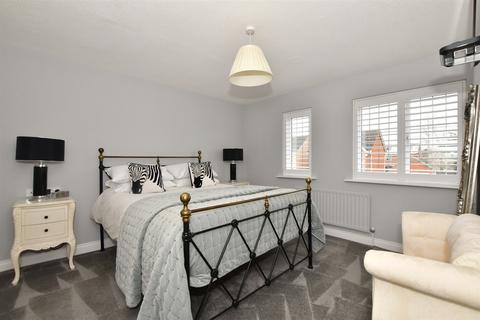 41 Bancroft Chase, Hornchurch, RM12 4DP