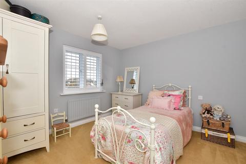 41 Bancroft Chase, Hornchurch, RM12 4DP