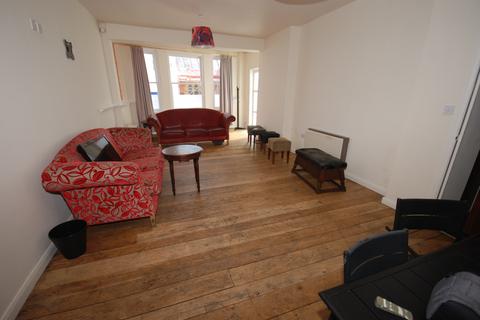 6 bedroom flat to rent, 12 Augusta Place, Leamington Spa, Warwickshire, CV32