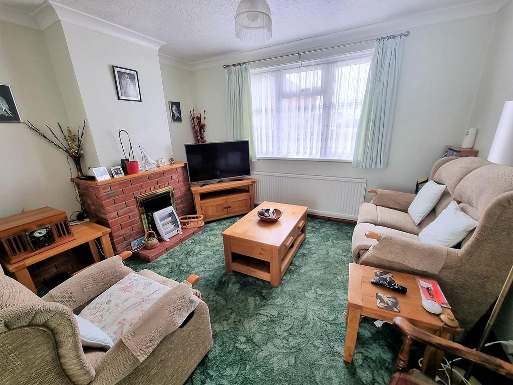 Kitchener Road, Weymouth 3 bed semidetached house for sale £285,000