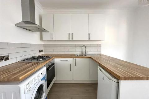1 bedroom flat to rent, Waddon close, CR0
