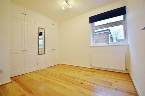 2 bedroom ground floor flat to rent, Chiswick Court, Moss Lane, Pinner Village