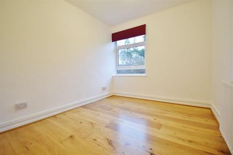 2 bedroom ground floor flat to rent, Chiswick Court, Moss Lane, Pinner Village