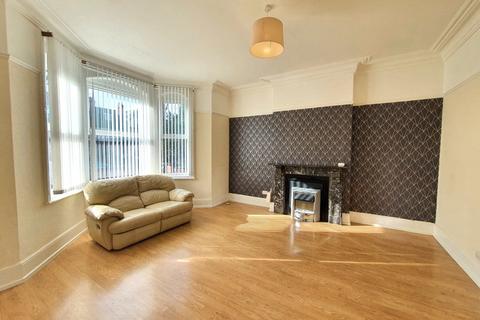 2 bedroom flat to rent, Flat 3 , 8  Avenue Road, Doncaster