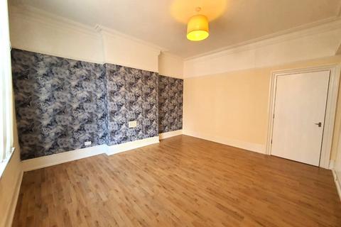 2 bedroom flat to rent, Flat 3 , 8  Avenue Road, Doncaster