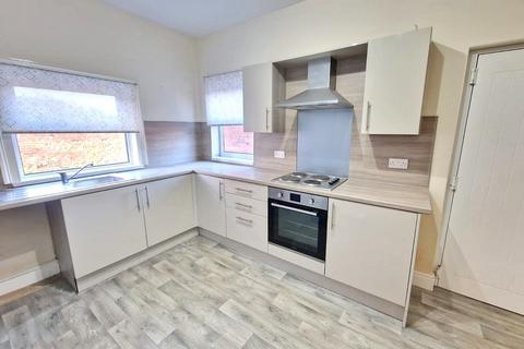 2 bedroom flat to rent, Flat 3 , 8  Avenue Road, Doncaster