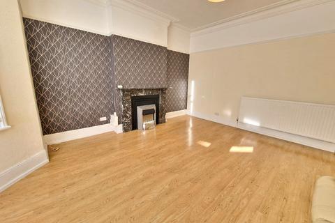 2 bedroom flat to rent, Flat 3 , 8  Avenue Road, Doncaster