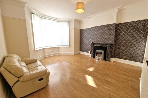 2 bedroom flat to rent, Flat 3 , 8  Avenue Road, Doncaster