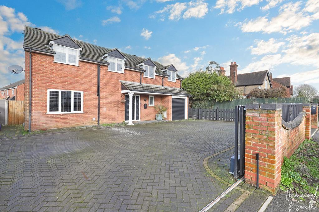 North Weald, Epping CM16 4 bed detached house for sale £700,000