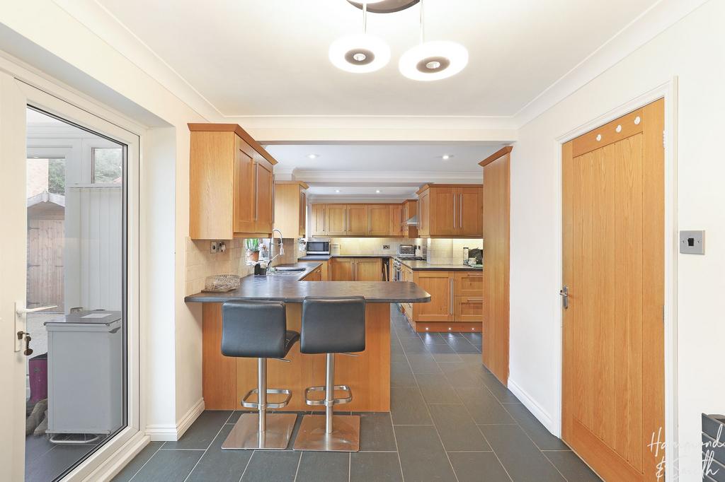 Kitchen/ Breakfast Room