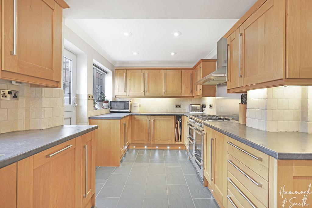 Kitchen/ Breakfast Room