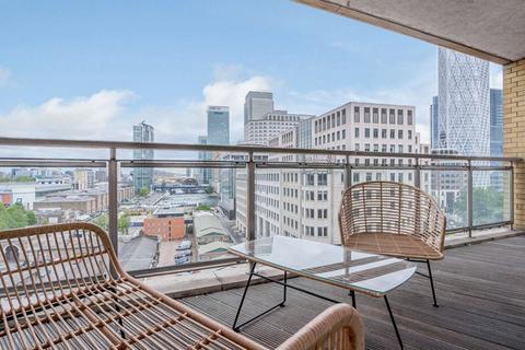 2 bedroom flat to rent, Circus Apartments E14