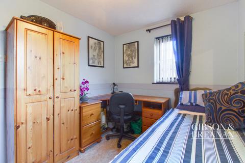 5 Aimes Green, Basildon, SS13 1NT