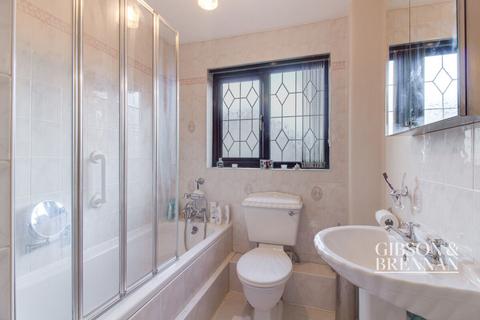 5 Aimes Green, Basildon, SS13 1NT