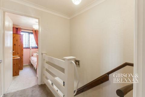 5 Aimes Green, Basildon, SS13 1NT