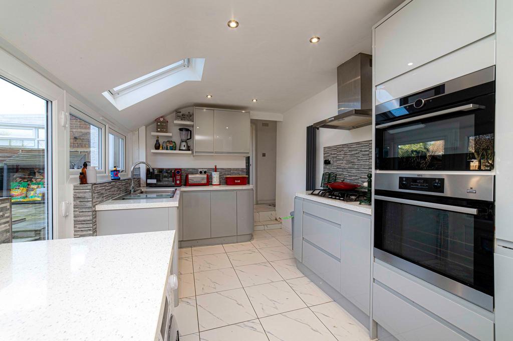 Herne Bay Road, Whitstable, CT5 2 bed semidetached house for sale £