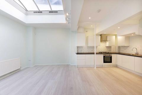 3 bedroom house to rent, Caroline Place Mews, London