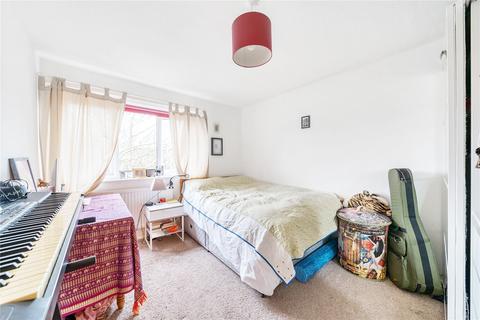 2 bedroom flat for sale, Holmshaw Close, London, SE26
