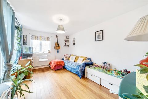 2 bedroom flat for sale, Holmshaw Close, London, SE26