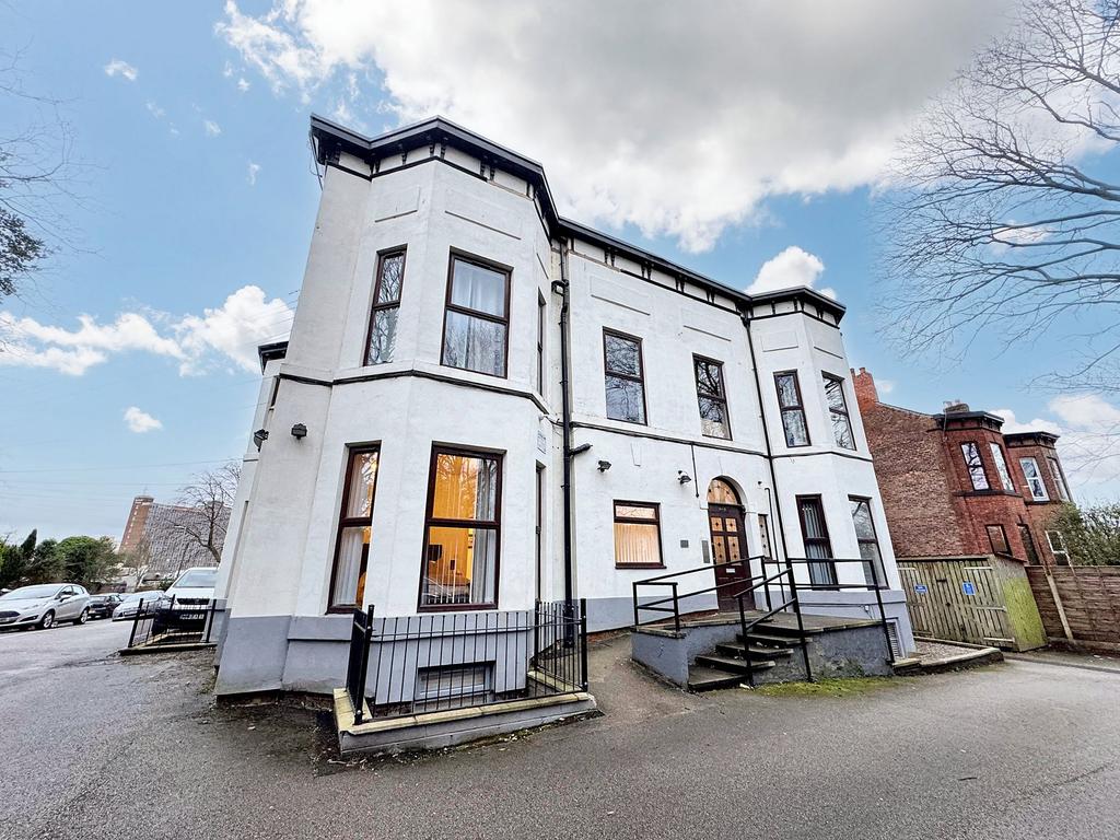 Half Edge Lane, Eccles, M30 2 bed flat for sale £170,000