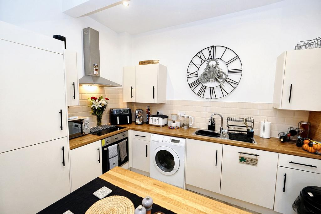 Half Edge Lane, Eccles, M30 2 bed flat for sale £170,000