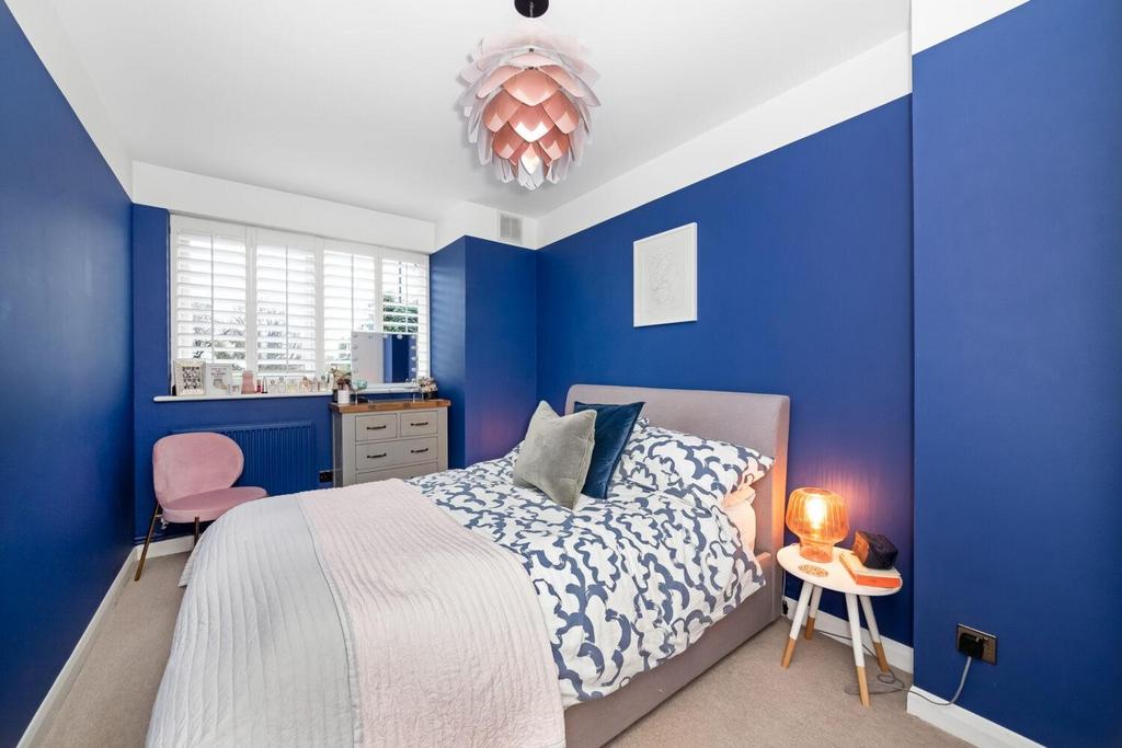 Westwood Hill, Sydenham, London, SE26 2 bed apartment for sale £350,000