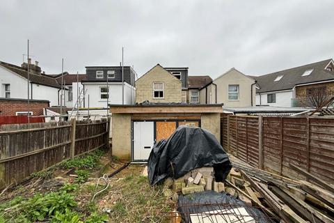 168 Oval Road, Croydon, CR0 6BN
