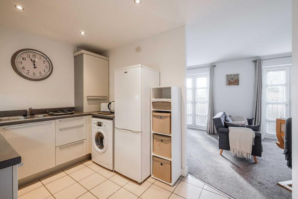 Plover Mills, Huddersfield HD3 2 bed apartment £785 pcm (£181 pw)