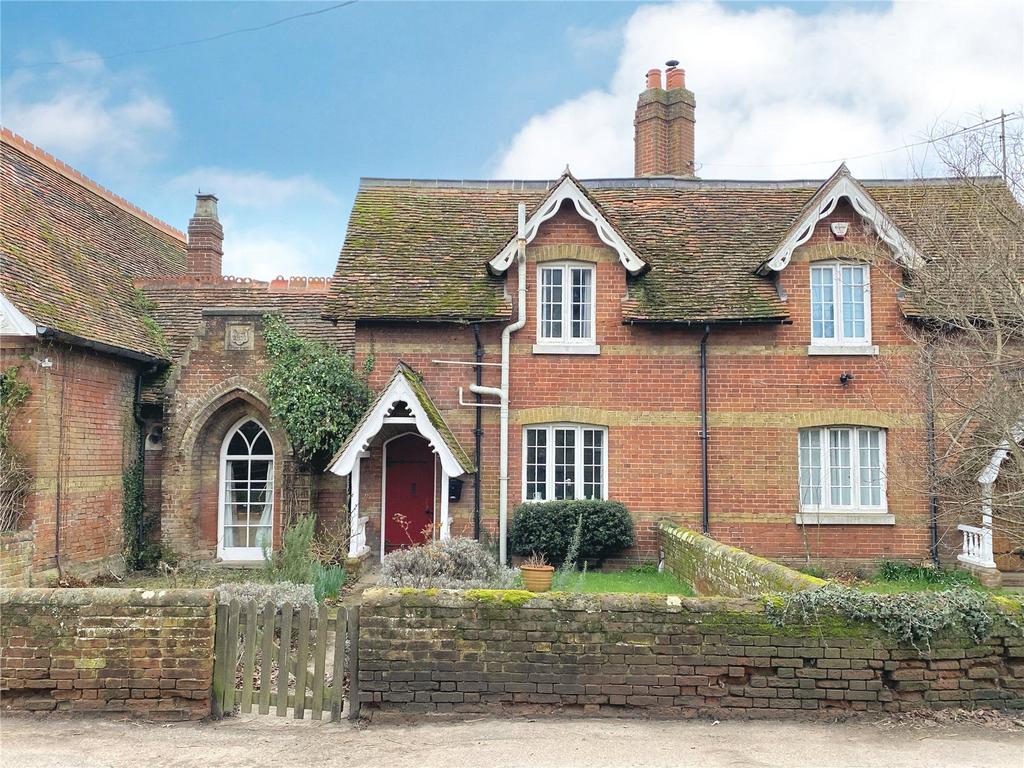 Main Road, Woolverstone, Ipswich, Suffolk, IP9 3 bed terraced house for