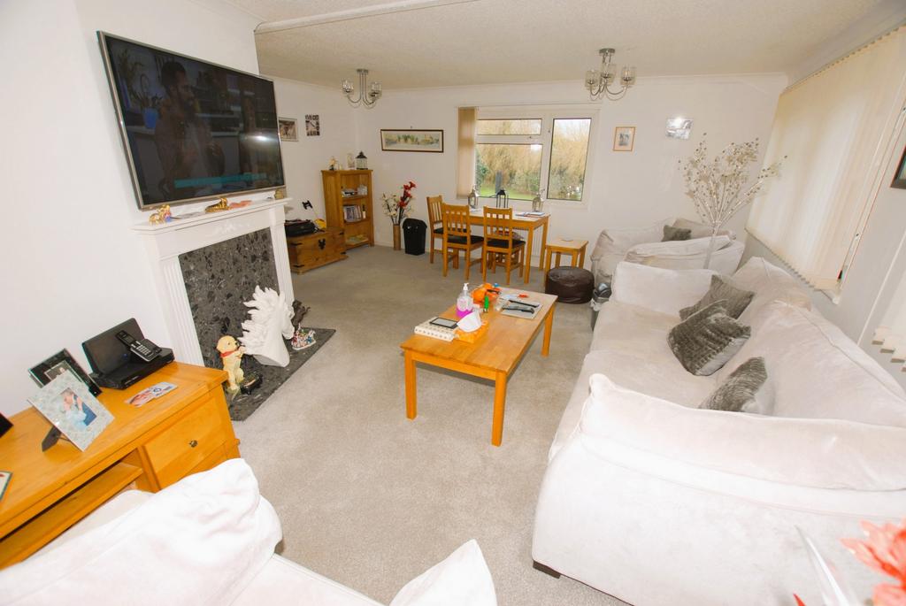 Sitting/dining room
