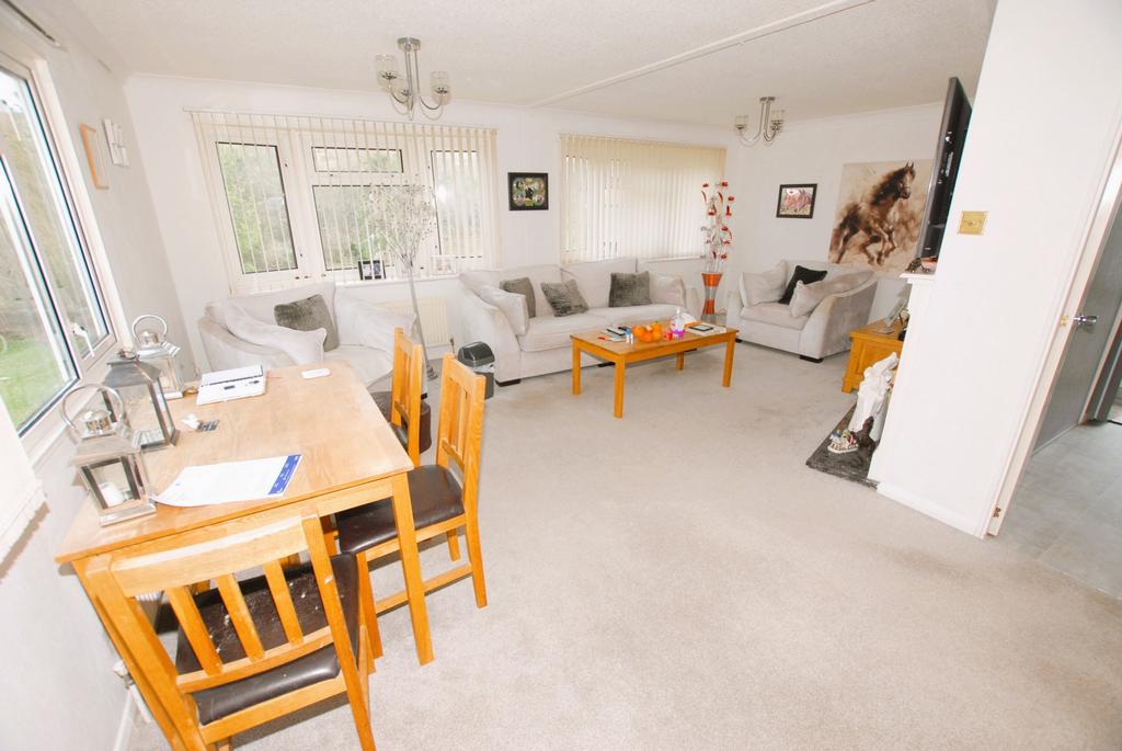Sitting/dining room