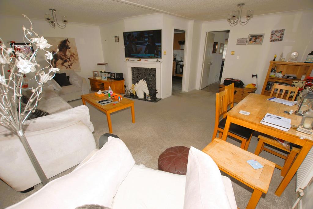 Sitting/dining room
