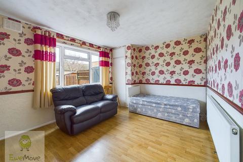 25 Holly Road, Wainscott, Rochester, ME2 4LG