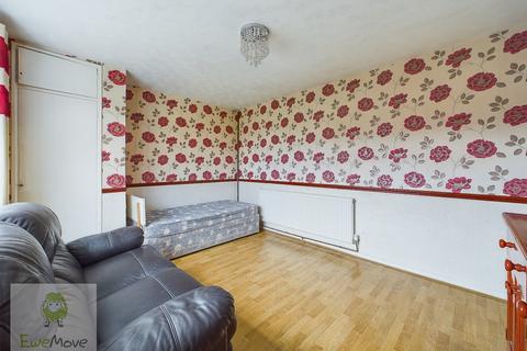 25 Holly Road, Wainscott, Rochester, ME2 4LG