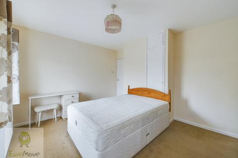 25 Holly Road, Wainscott, Rochester, ME2 4LG