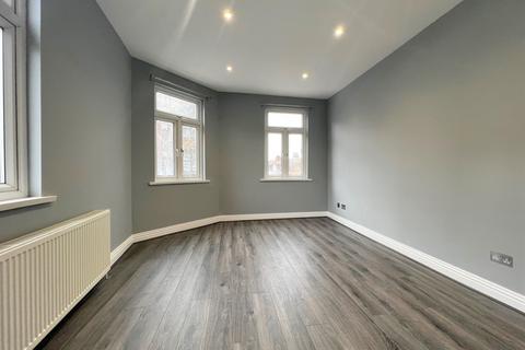 4 bedroom flat to rent, Fulham Palace Road,  London, W6