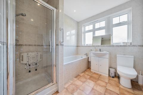 6 Midcroft, Ruislip, HA4 8ES
