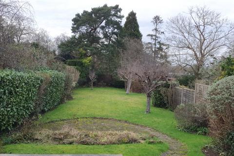 6 Midcroft, Ruislip, HA4 8ES