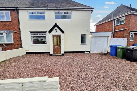 3 bedroom semi-detached house to rent - Hilton Road, Featherstone WV10