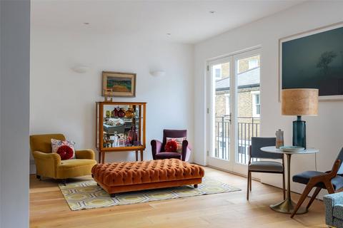 3 bedroom terraced house to rent, Lancaster Mews, Bayswater, London, W2
